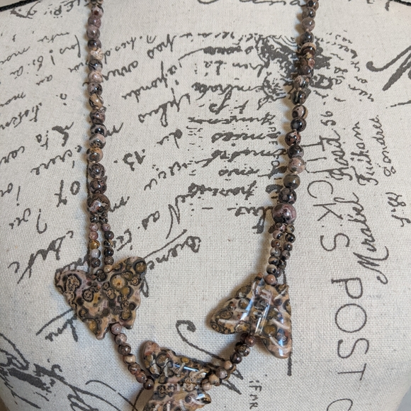 Tri - Butterfly Jasper Style Necklace NWT GOOD AS A MOTHERS DAY GIFT! 30" Brown - Picture 3 of 4